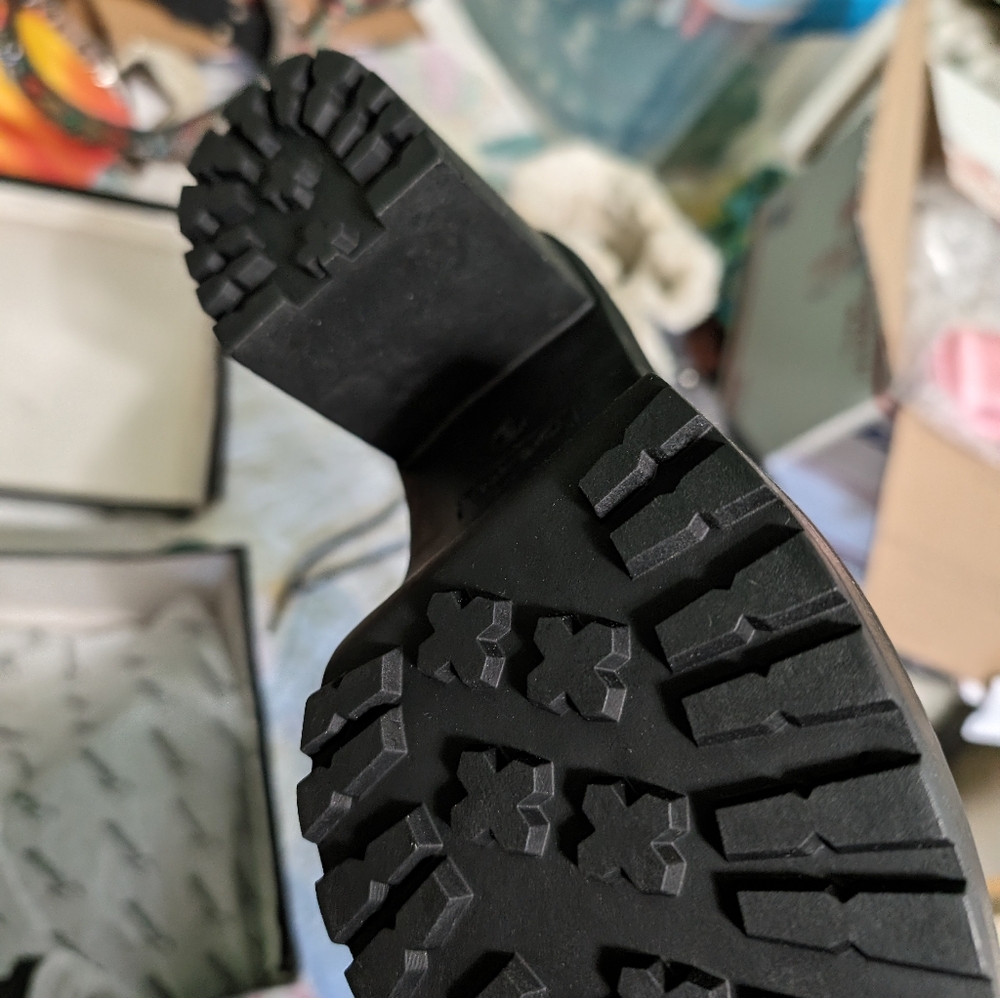 Shoes - Picture 5 of 6
